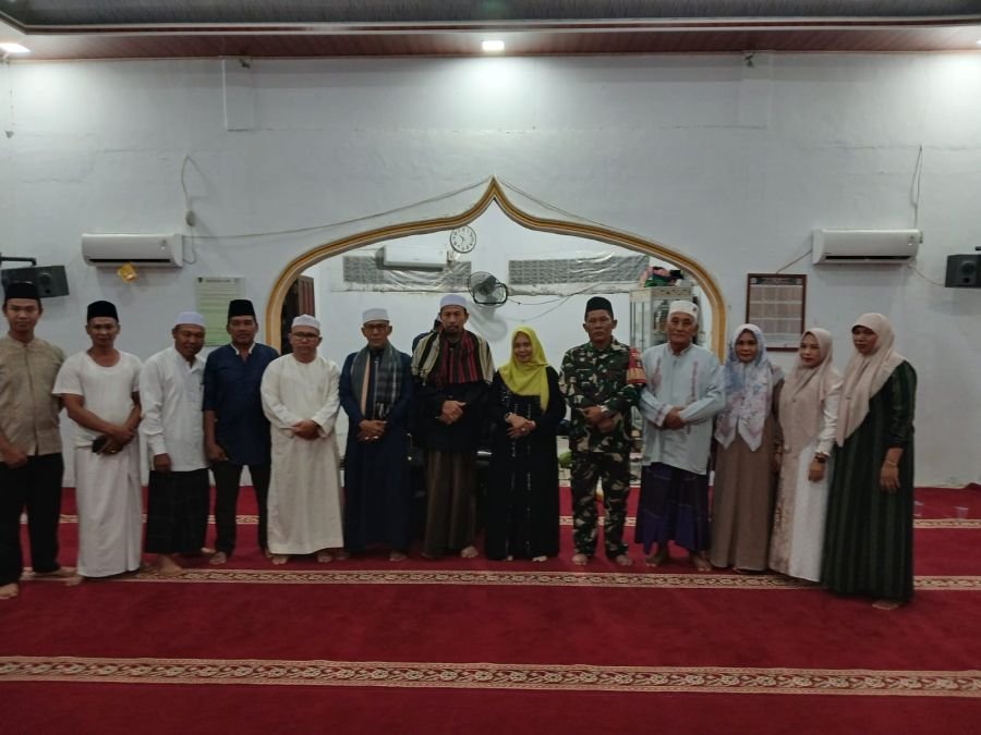 Babinsa 03/Tempuling Hadiri Maulid Nabi 1448 H, Jaga Kedekatan dengan Warga