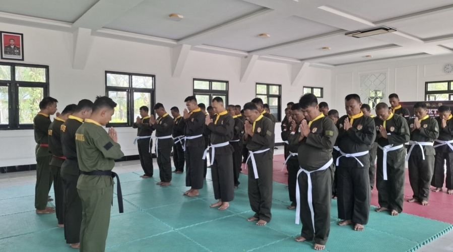 Babinsa 03/Tempuling Ikuti Kenaikan Sabuk Putih PSM di Makodim