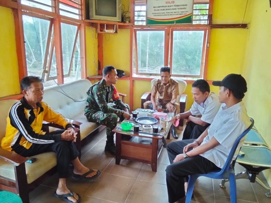 Babinsa 03/Tempuling Jalin Silaturahmi dengan Aparatur Desa untuk Jaga Kondusivitas