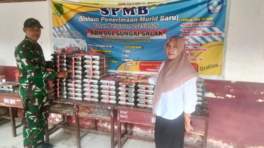 Babinsa 03/Tempuling Kawal Program MBG, Distribusi Berjalan Lancar
