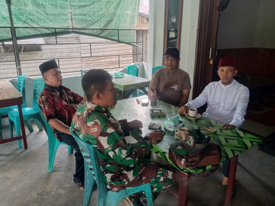 Babinsa 03/Tempuling Perkuat Persatuan Lewat Komsos Kampung Pancasila