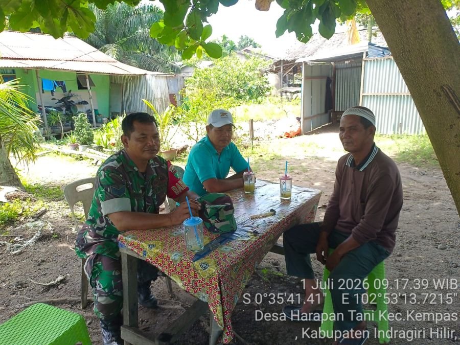 Babinsa 03/Tempuling Perkuat Sinergi Keamanan Lewat Komsos Bersama Tokoh Masyarakat