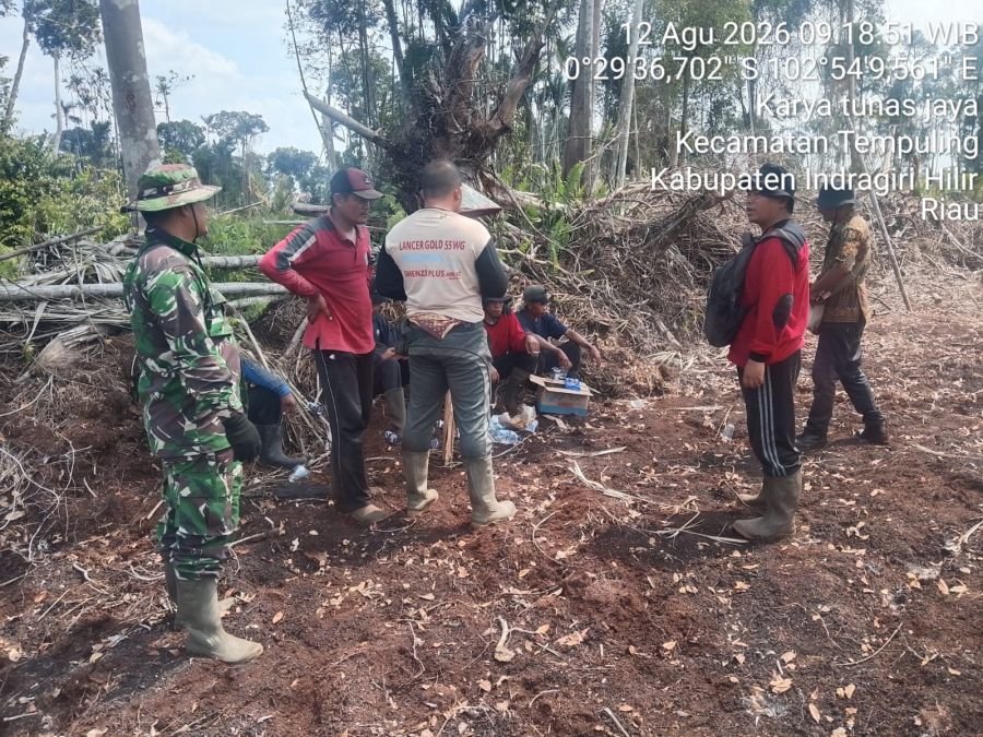Babinsa 03/Tpl dan MPA Patroli Tapal Batas, Cegah Karhutla di Karya Tunas Jaya