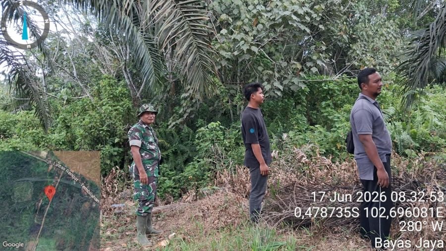 Babinsa 03/Tpl dan Warga Perketat Patroli Cegah Karhutla di Kempas