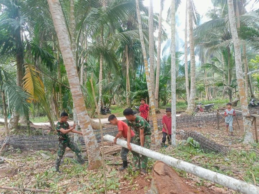 Babinsa 03/Tpl Pantau Jembatan Sungai Gantang, Lima Tahap Awal Tuntas
