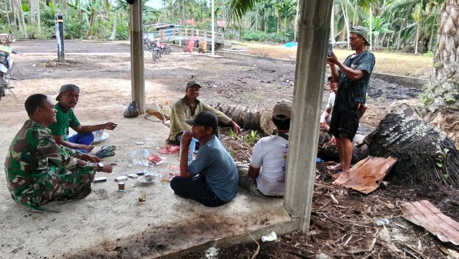 Babinsa 03/Tpl Perkuat Hubungan dengan Warga Lewat Komsos Humanis