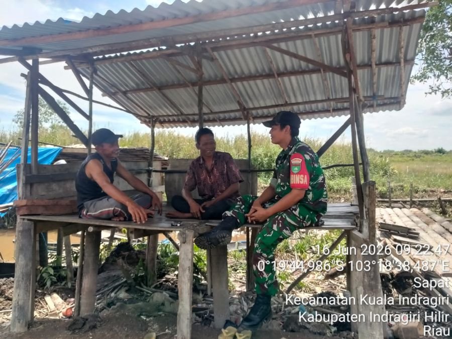 Babinsa 04/Kuindra Awasi SDM Sekaligus Jalin Keakraban dengan Masyarakat Binaan