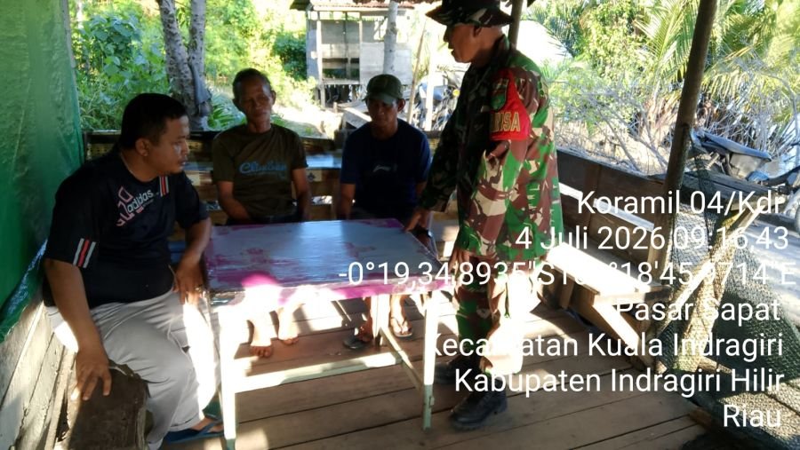 Babinsa 04/Kuindra Jalin Kedekatan, Deteksi Dini Wilayah Lewat Komsos di Sapat