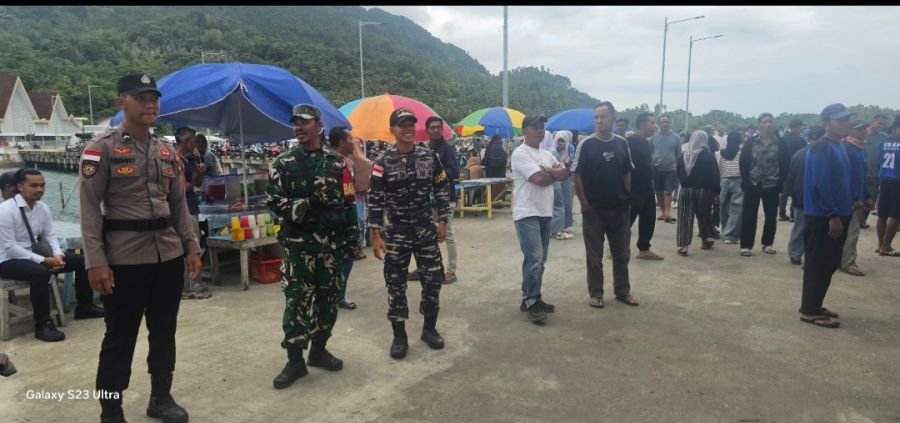 KM Bukit Raya Berangkat ke Pontianak, Babinsa Serasan Perketat Pengamanan