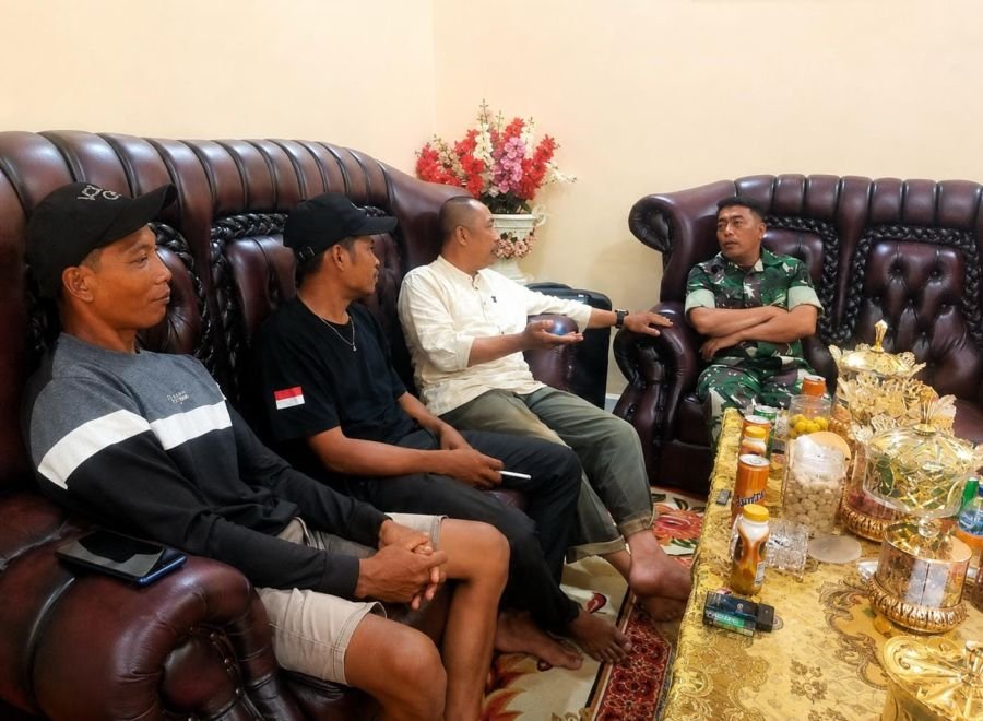 Babinsa 07/Reteh dan Tokoh Masyarakat Pulau Kijang Kompak, Komsos dan Pengawasan SDM Lancar