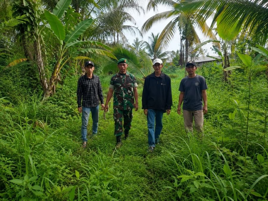 Babinsa 07/Reteh dan Warga Perkuat Patroli Tapal Batas, Desa Binaan Aman dari Karhutla