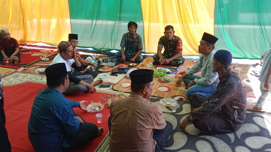 Babinsa 07/Reteh Sambangi Warga Pasenggerahan Eratkan Silaturahmi Lewat Komsos