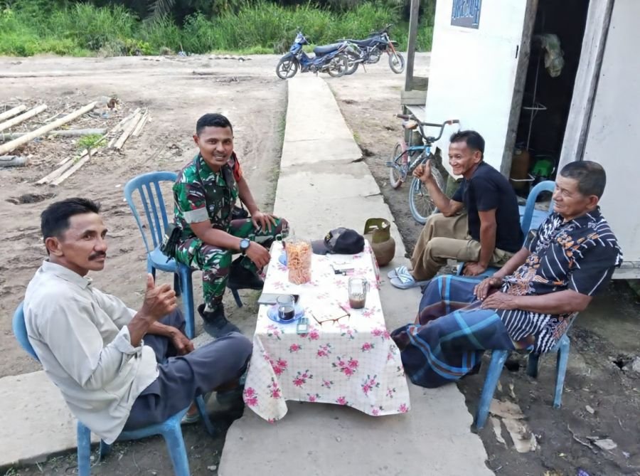 Babinsa 09/Kemuning Jalin Sinergi dengan Mitra Karib di Desa Pasar Kembang