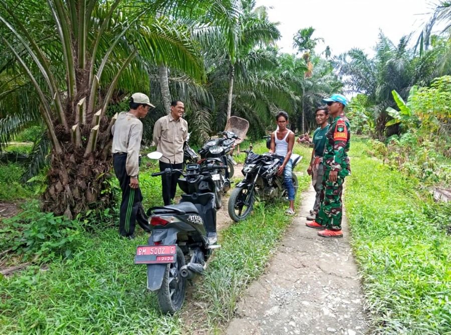 Babinsa 09/Kemuning Patroli Tapal Batas, Wilayah Pasar Kembang Nihil Titik Api