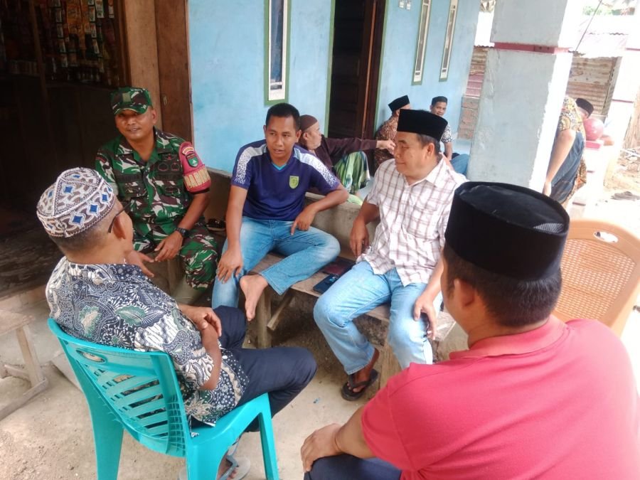 Babinsa 09/Kemuning Sinergi Dengan Mitra Karib Jaga Kondusivitas Desa Talang Jangkang