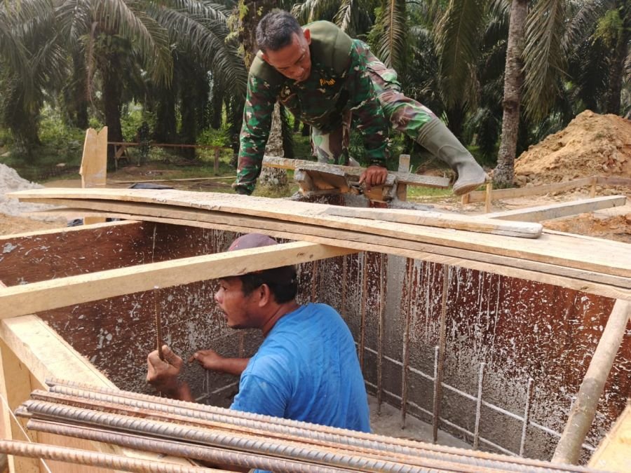 Babinsa 09/KMG: Progress Pengecoran Pondasi Pylon Jembatan Perintis Garuda Terus Dikebut