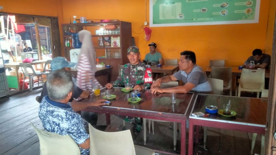 Babinsa 10/Pelangiran Sertu Dodi Eka Putra Dorong Warga Perkuat Solidaritas Hadapi Persoalan Sosial