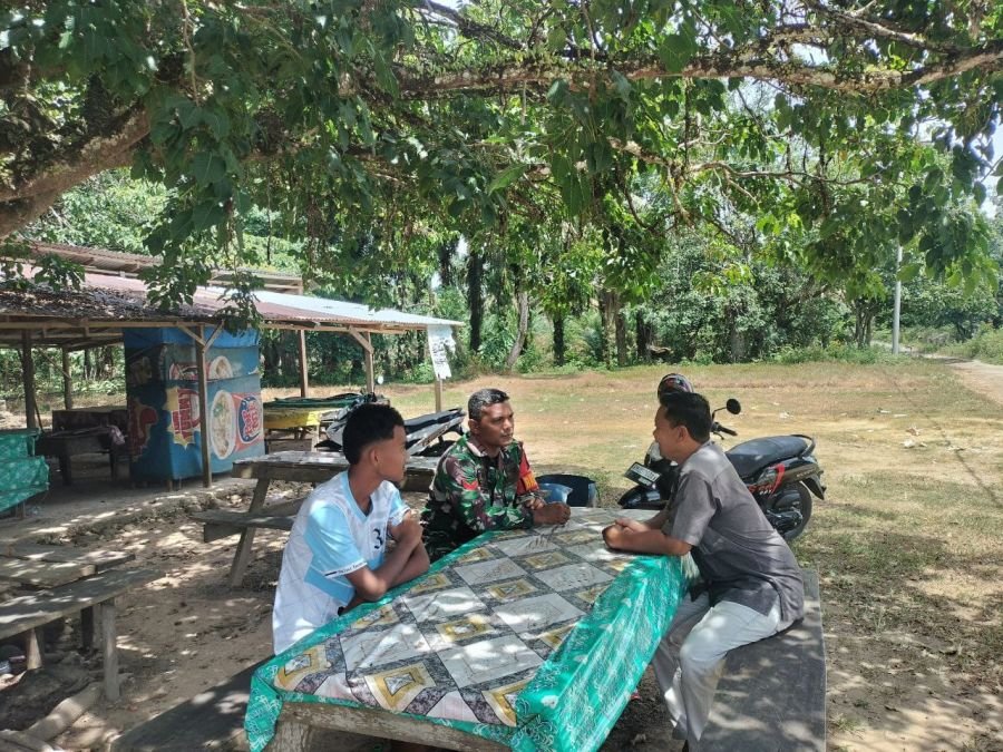 BABINSA 12/XIII KOTO KAMPAR INTENSIFKAN KOMSOS DEMI STABILITAS WILAYAH