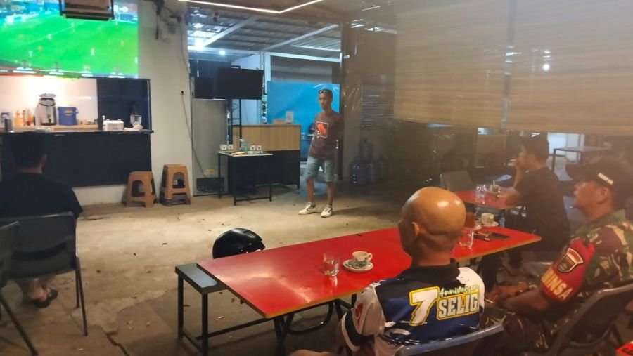 BABINSA AIR GLUBI GELAR NOBAR PIALA DUNIA BERSAMA WARGA