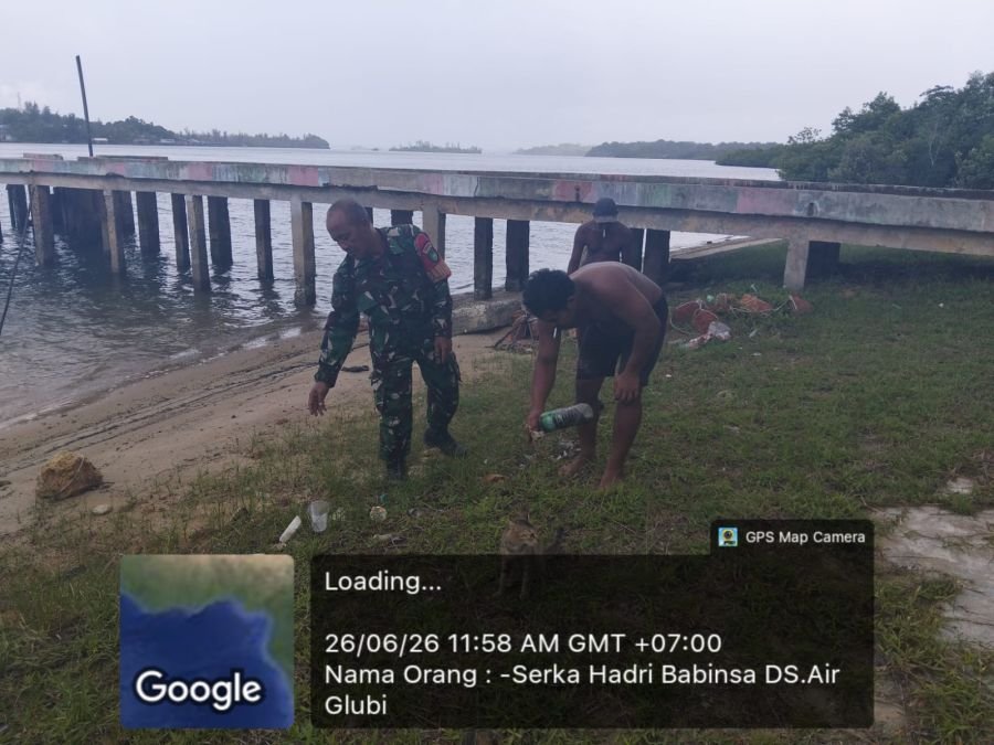 BABINSA AIR GLUBI HIMBAU WARGA JAGA KEBERSIHAN PANTAI ICON.