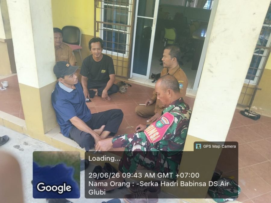 BABINSA AIR GLUBI HIMBAU WARGA TINGKATKAN KEAMANAN DAN KETERTIBAN LINGKUNGAN.
