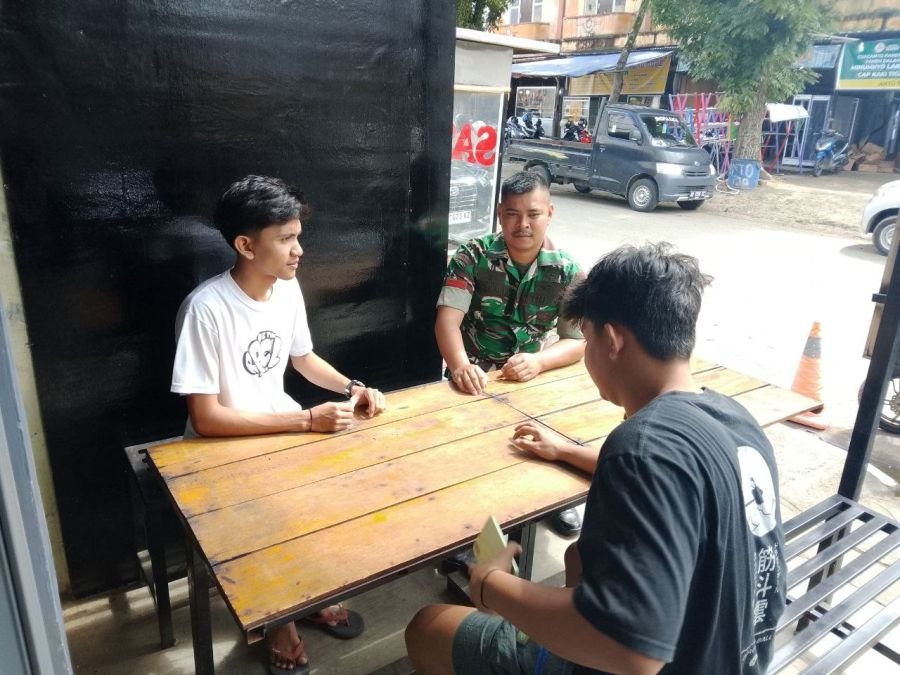 Babinsa Ajak Pemuda Pasar Taluk Perkuat Kebersamaan dan Kepedulian Sosial