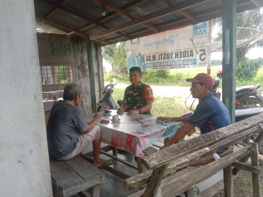 Babinsa Aktif Komsos, Serap Aspirasi Warga di Warung Desa Binaan 