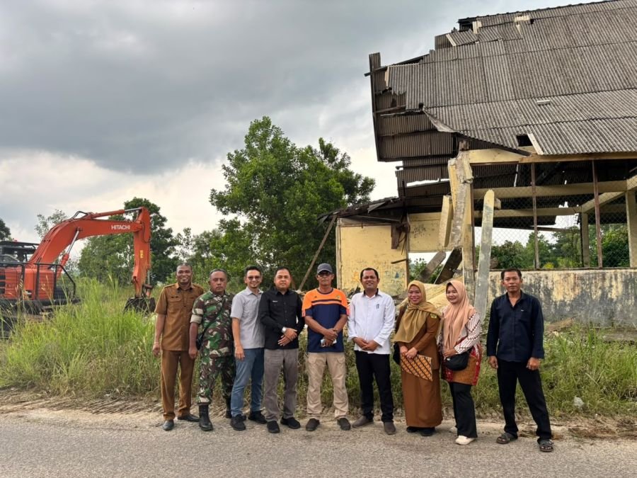 Babinsa Amankan Penataan Aset Pemda Demi KDKMP Gemuruh
Pasar Lama Dibongkar