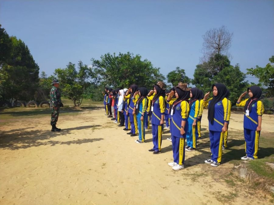 Babinsa Asah Karakter Pelajar melalui Latihan Baris Berbaris