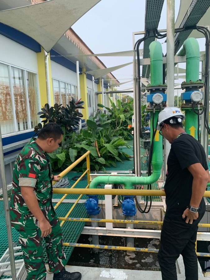 Babinsa Bambu Kuning Ajak Pengelola IPAL Utamakan Keamanan Lingkungan dan Keselamatan Kerja