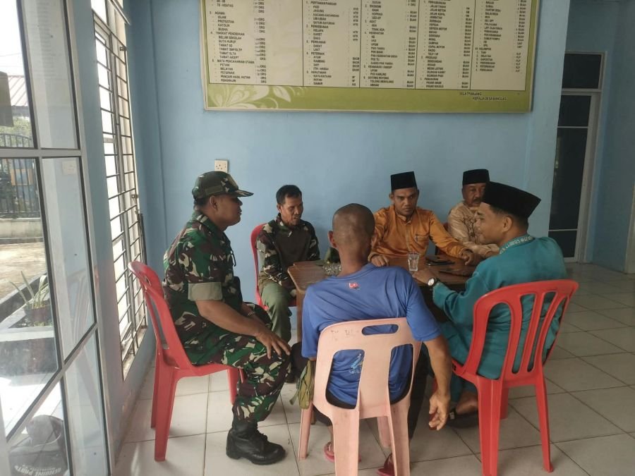 Babinsa Banglas Perkuat Silaturahmi dan Ajak Warga Jaga Keamanan Lingkungan