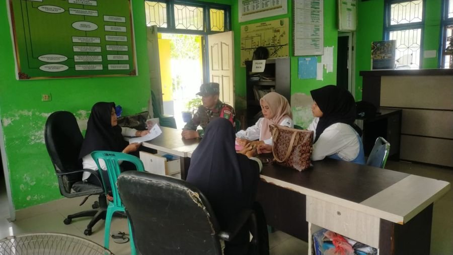 Babinsa Bangsal Aceh Perkuat Kemanunggalan TNI dan Rakyat Melalui Komsos di Sungai Sembilan