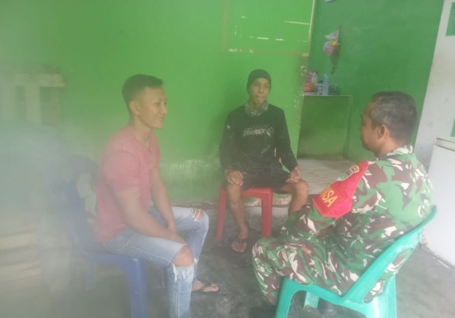 Babinsa Bangun Semangat Warga Lewat Komsos Humanis di Lubuk Semut