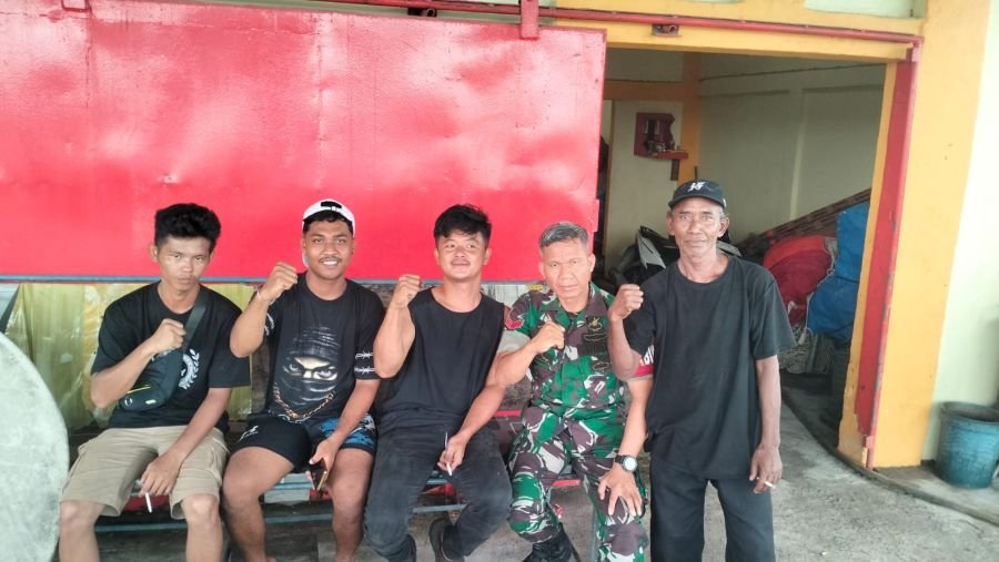 Babinsa Baran Barat Ingatkan ABK Lengkapi Administrasi Melaut