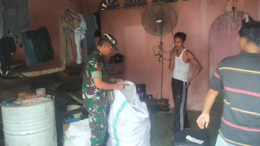 Babinsa Baran Barat Perkuat Kedekatan dengan Nelayan Pesisir