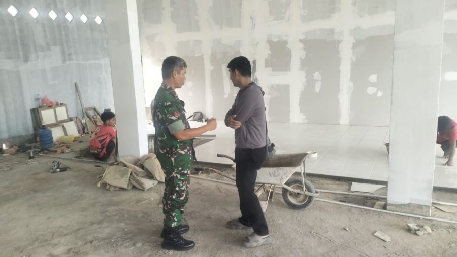 Babinsa Baran Barat Perkuat Komsos dengan Pemborong Dapur MBG