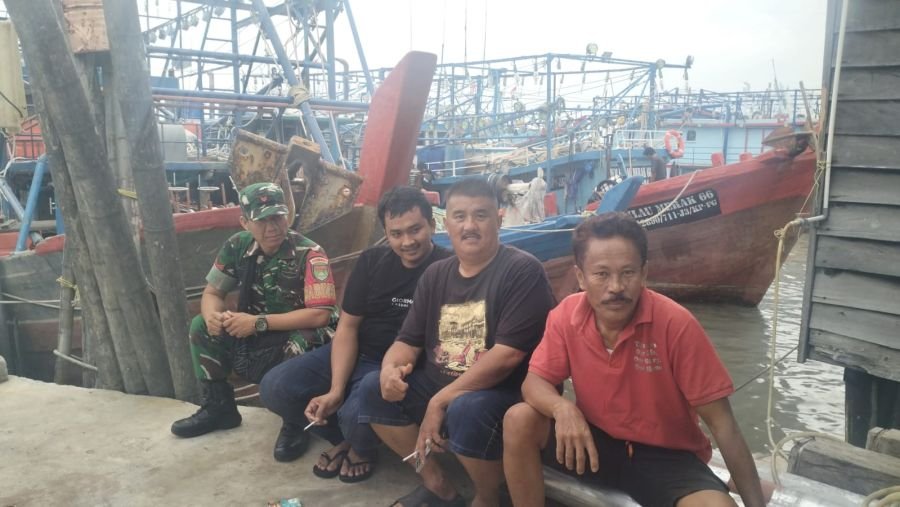 Babinsa Baran Barat Perkuat Sinergi Nelayan dan Penampung Ikan