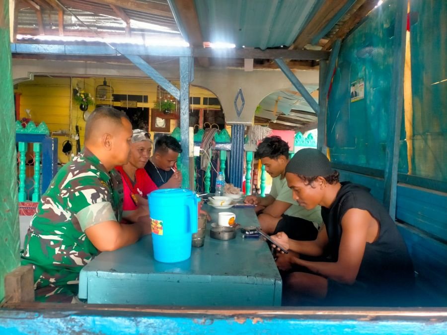 Babinsa Baran Timur Ingatkan ABK Kapal Tolak Narkoba dan Penyelundupan