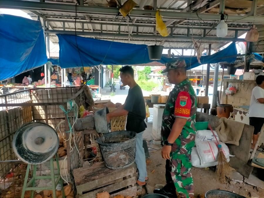 Babinsa Baran Timur Ingatkan Pedagang Santan, Kebersihan Jadi Perhatian