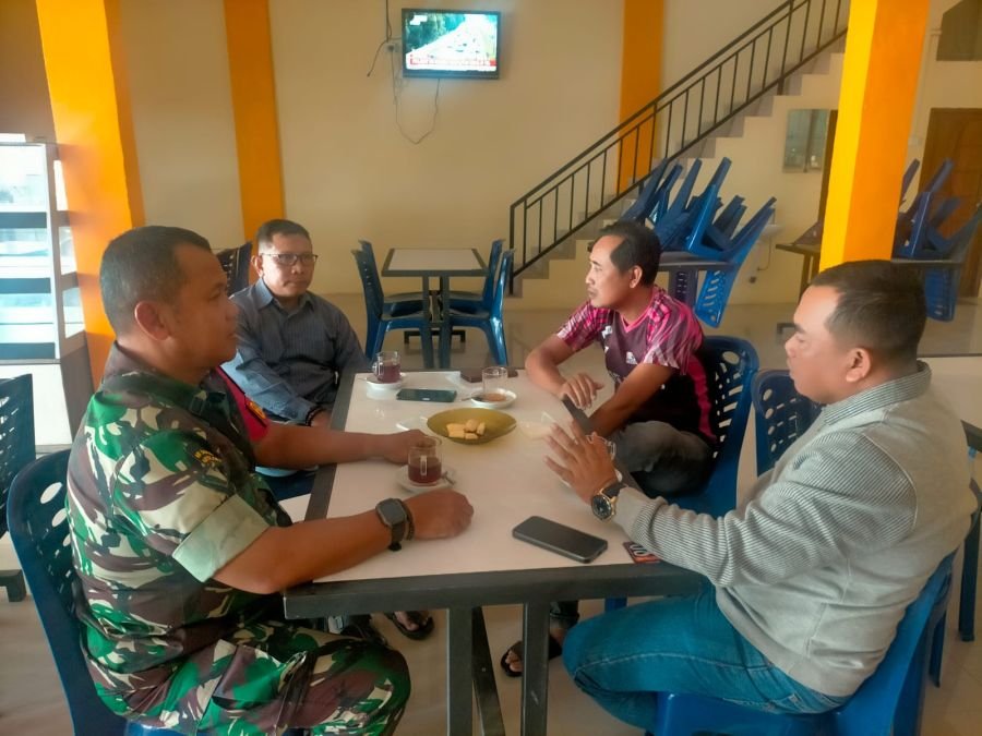 Babinsa Baran Timur Perkuat Sinergi dengan Tokoh Masyarakat Lewat Silaturahmi