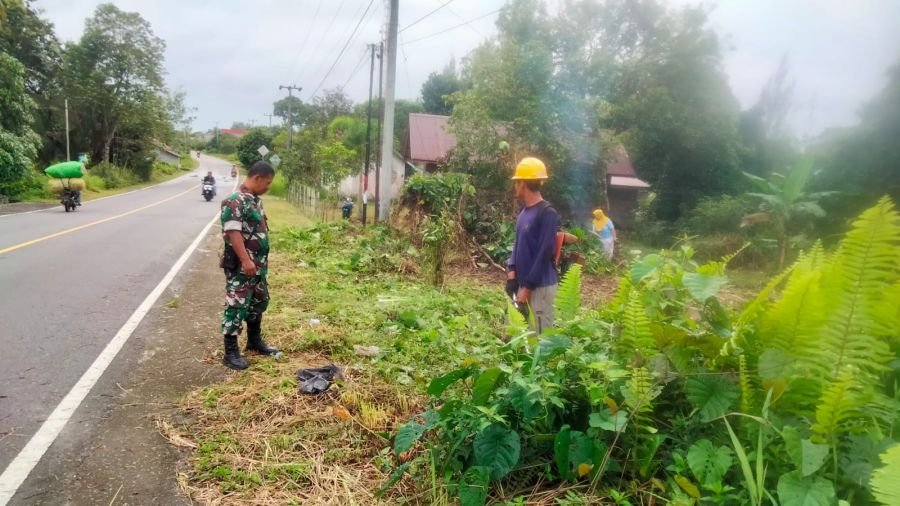 Babinsa Batu Gajah Ingatkan Warga Waspada Kebakaran Lahan Saat Kemarau