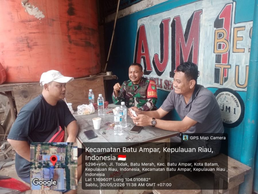 Babinsa Batu Merah Perkuat Deteksi Dini Lewat Komsos Bersama Warga