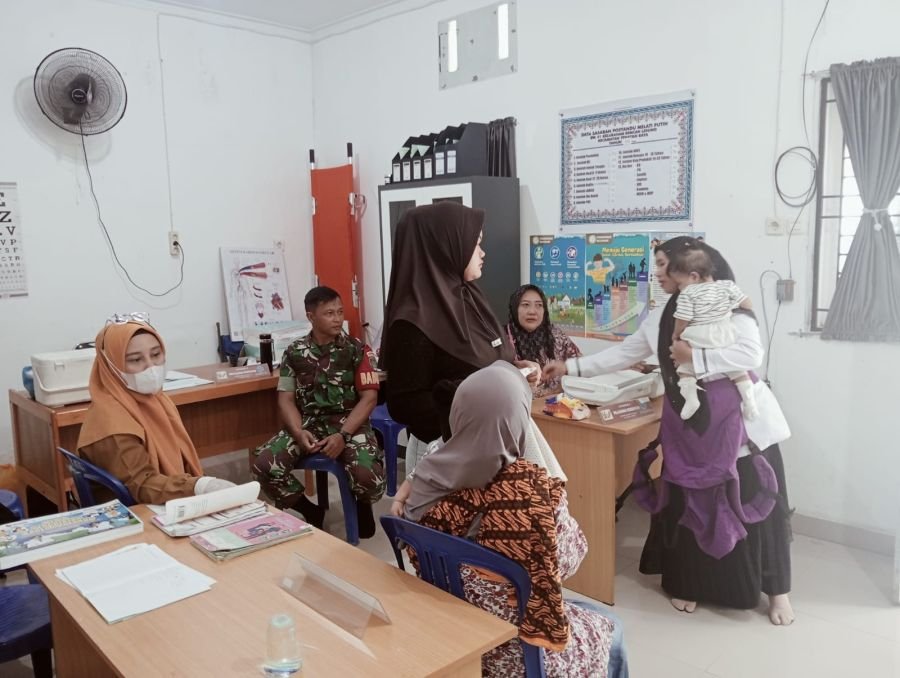 Babinsa Bencah Lesung Komsos dan Penyuluhan Posyandu untuk Tingkatkan Kesehatan Warga