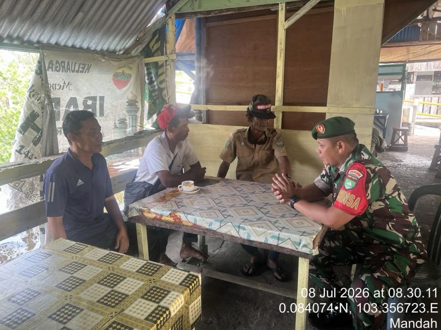BABINSA BENTE KORAMIL 08/MDH KOPDA HENDRI  AKTIF BERSAMA PERANGKAT DESA, MENJADIKAN HUBUNGAN KERJA A