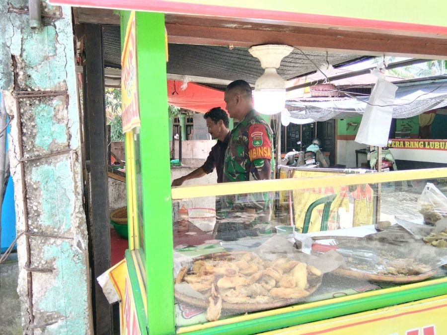Babinsa Berikan Motivasi kepada Pelaku UMKM untuk Kembangkan Usaha dan Ekonomi Keluarga