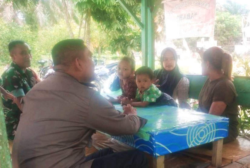 Babinsa bersama Bhabinkamtibmas Melaksanakan Komsos
