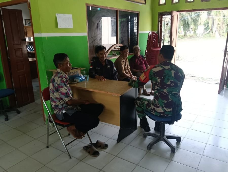 Babinsa Bukit Batu Perkuat Silaturahmi dan Kesadaran Keamanan Warga di Desa Tanjung Damai
