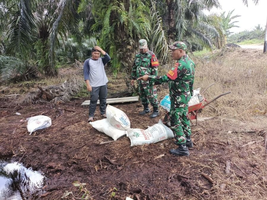 Babinsa Bunut Patroli Karhutla, Petani Diingatkan Stop Bakar Lahan