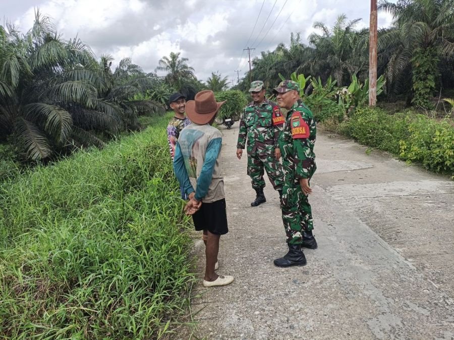 Babinsa Bunut Turun ke Lahan Rawan, Warga Diingatkan Bahaya Karhutla