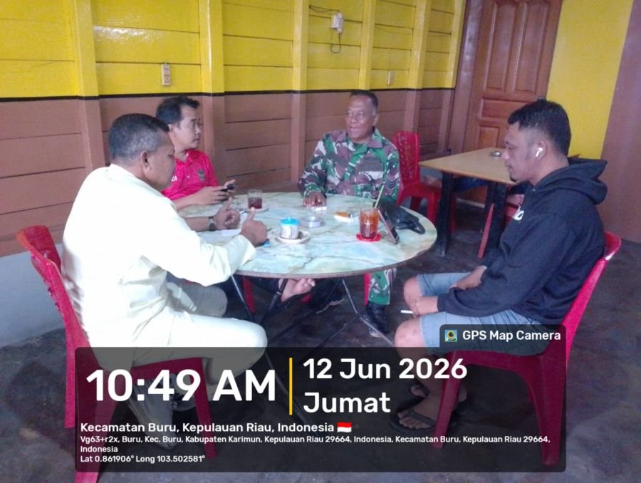 Babinsa Buru Perkuat Sinergi Pendidikan Lewat Komsos Bersama Guru